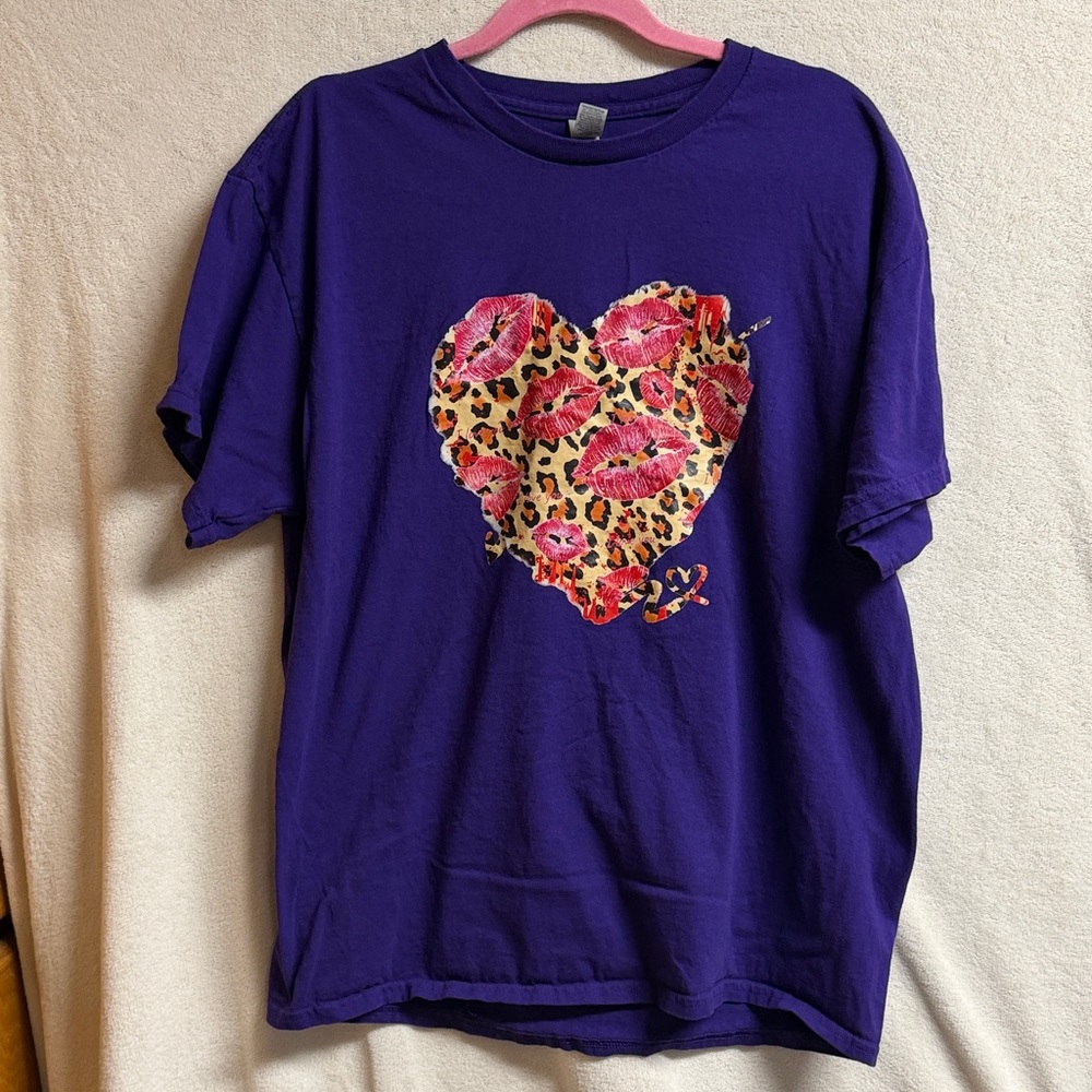 Gildan Purple Short-Sleeve Tee with Leopard Heart and Pink Lip Print